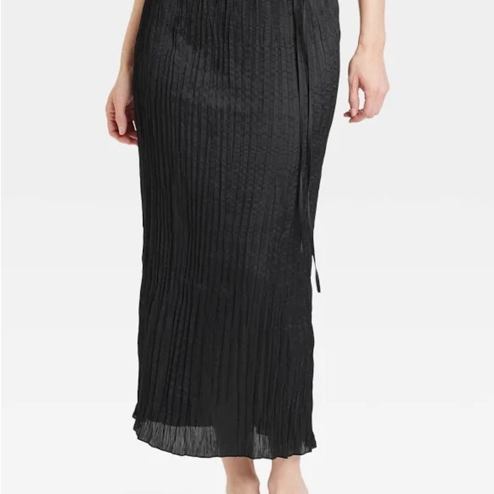 Black Textured slit skirt